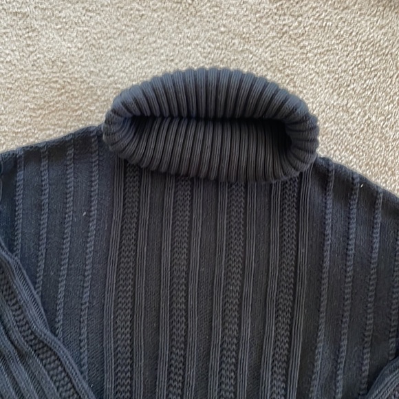 Black mock sweater - Picture 2 of 4